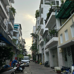 Bán đất tặng nhà! Hẻm xe hơi, gần mặt tiền - Phan Đăng Lưu, Bình Thạnh - 2 tầng - 4.7x10m - 7.4 tỷ Bán đất tặng nhà! Hẻm xe hơi, gần mặt tiền - Phan Đăng Lưu, Bình Thạnh - 2 tầng - 4.7x10m - 7.4 tỷ